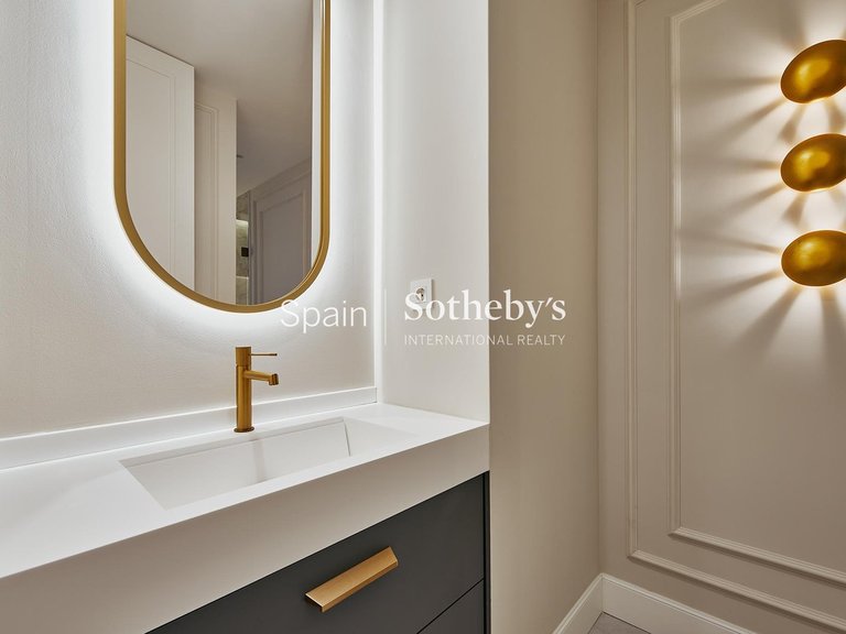 Apartment for Sale in Madrid, Madrid 18