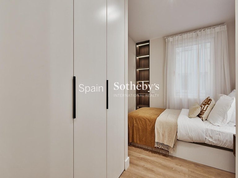 Apartment for Sale in Madrid, Madrid 18