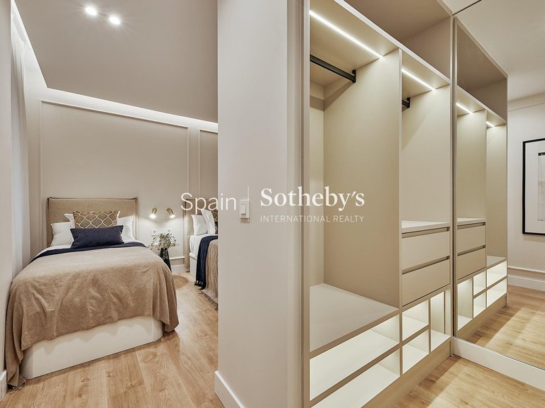 Apartment for Sale in Madrid, Madrid 17