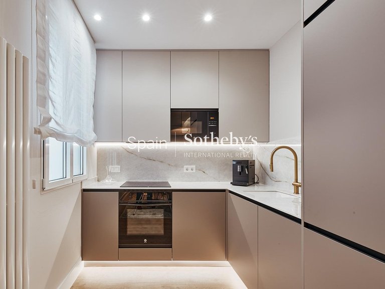 Apartment for Sale in Madrid, Madrid 5