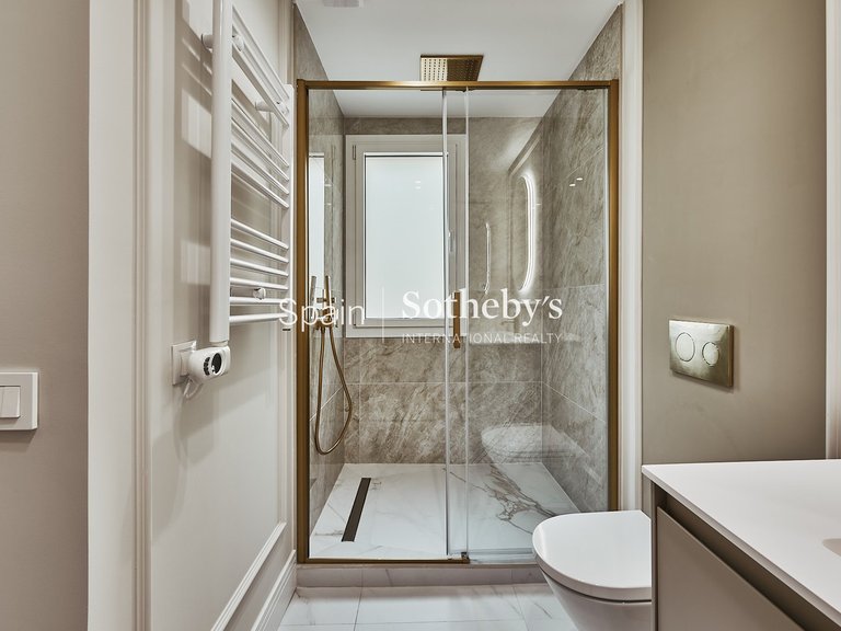 Apartment for Sale in Madrid, Madrid 16
