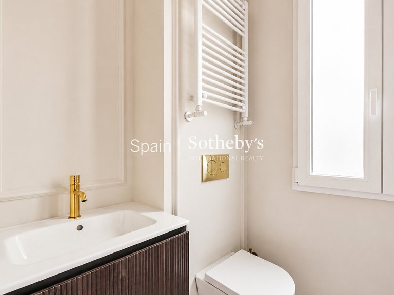Apartment for Sale in Madrid, Madrid 11