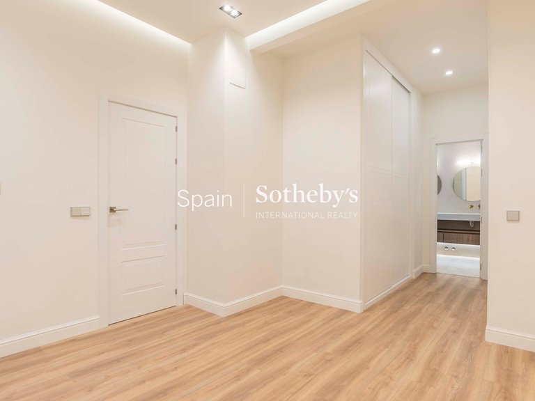 Apartment for Sale in Madrid, Madrid 32