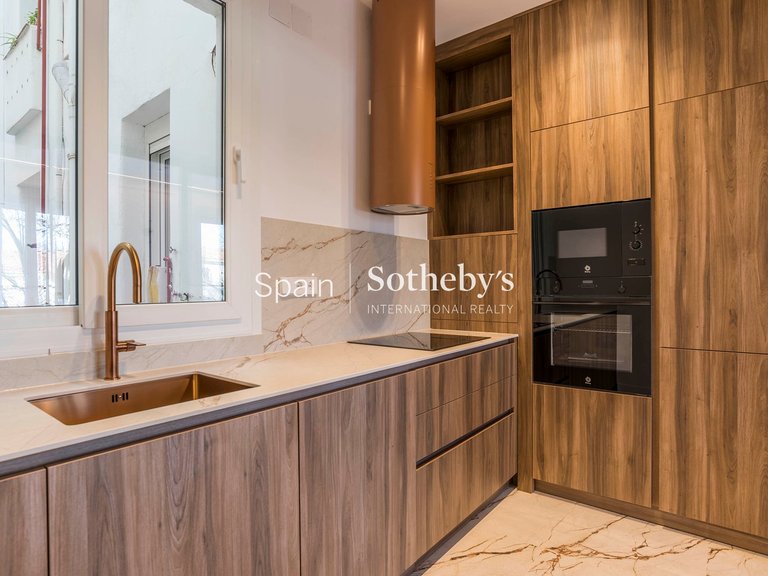 Apartment for Sale in Madrid, Madrid 18