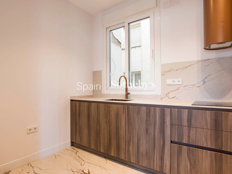 Apartment for Sale in Madrid, Madrid 16
