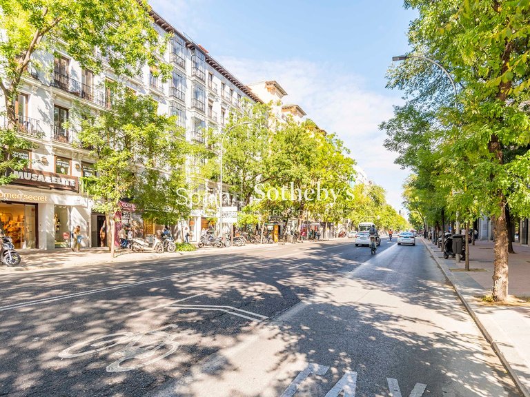 Apartment for Sale in Madrid, Madrid 18