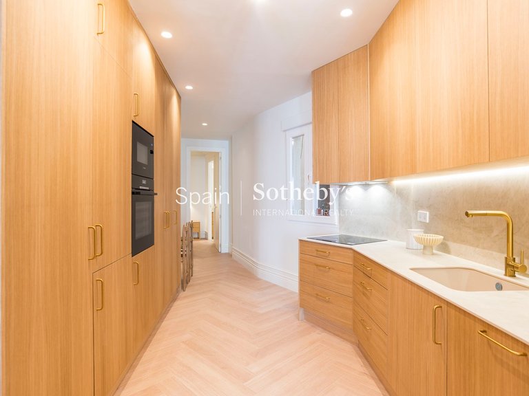 Apartment for Sale in Madrid, Madrid 18