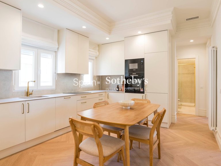 Apartment for Sale in Madrid, Madrid 16