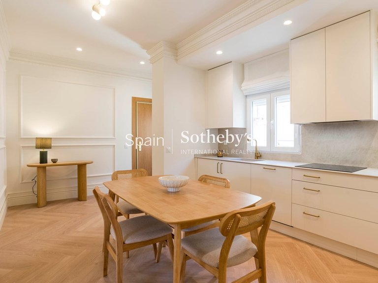 Apartment for Sale in Madrid, Madrid 18