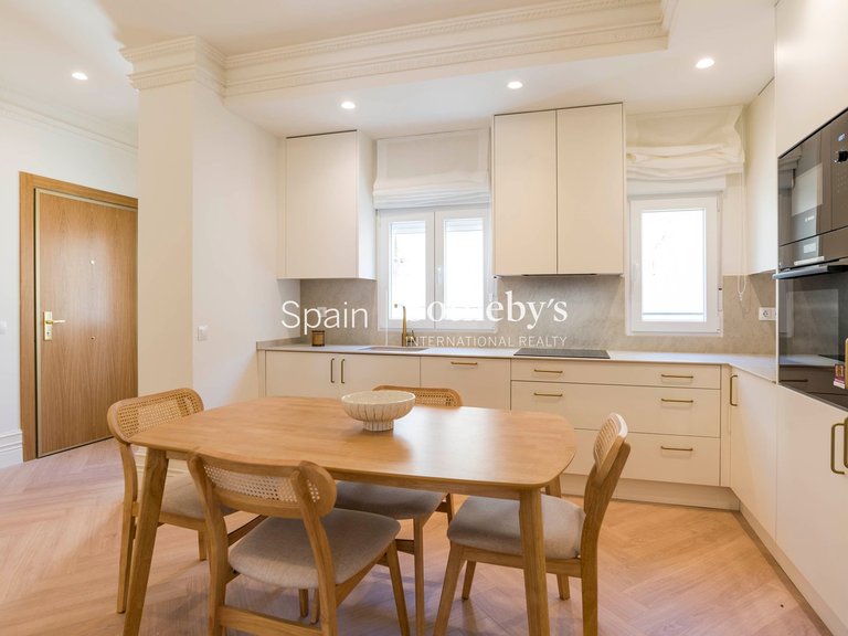 Apartment for Sale in Madrid, Madrid 5