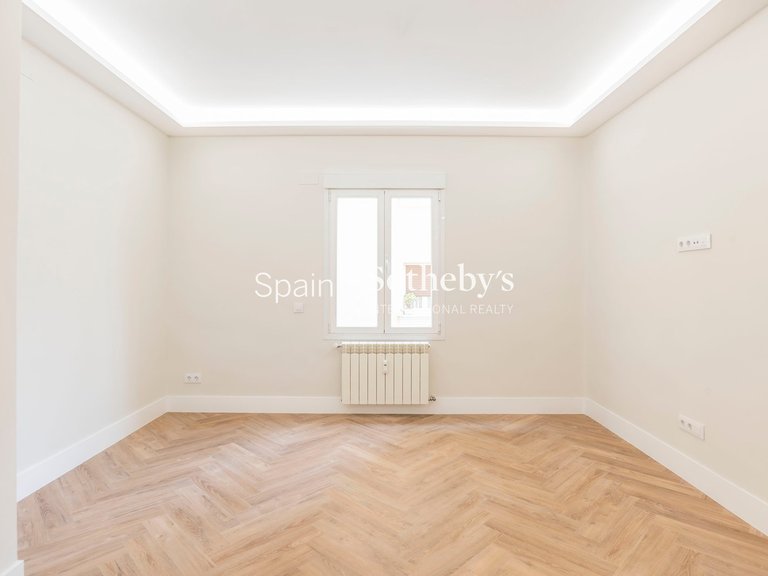 Apartment for Sale in Madrid, Madrid 18