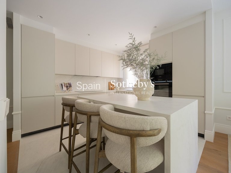 Apartment for Sale in Madrid, Madrid 16
