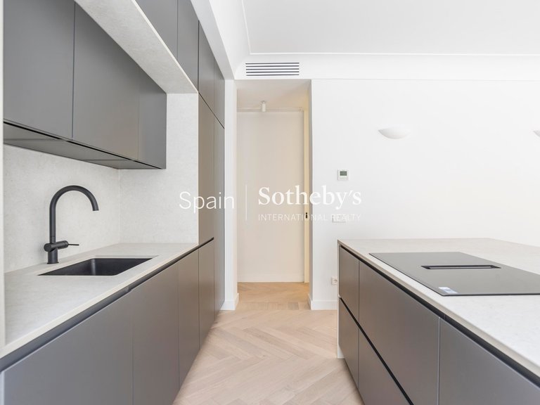 Apartment for Sale in Madrid, Madrid 11