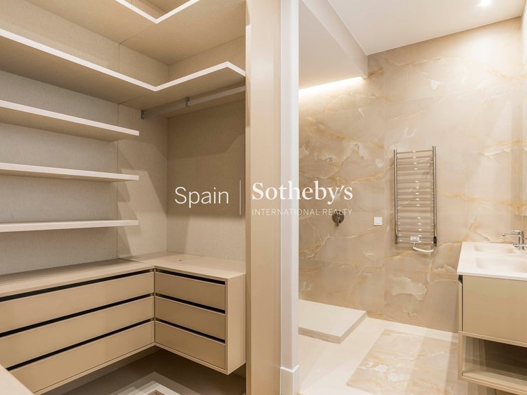 Apartment for Sale in Madrid, Madrid 18