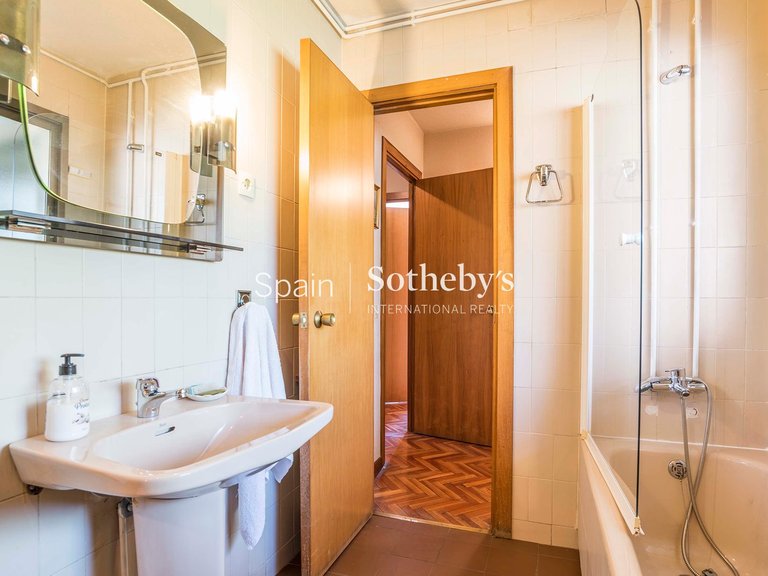 Apartment for Sale in Madrid, Madrid 32