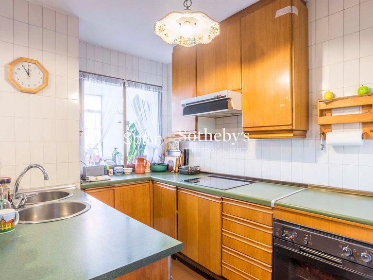 Apartment for Sale in Madrid, Madrid 18