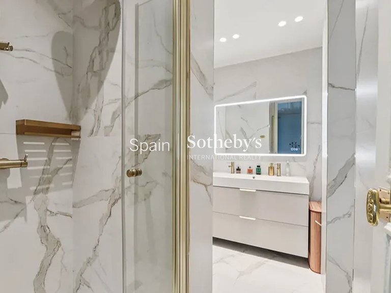 Apartment for Sale in Madrid, Madrid 5