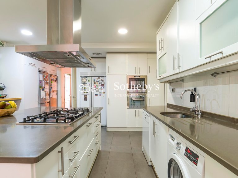 Apartment for Sale in Madrid, Madrid 18