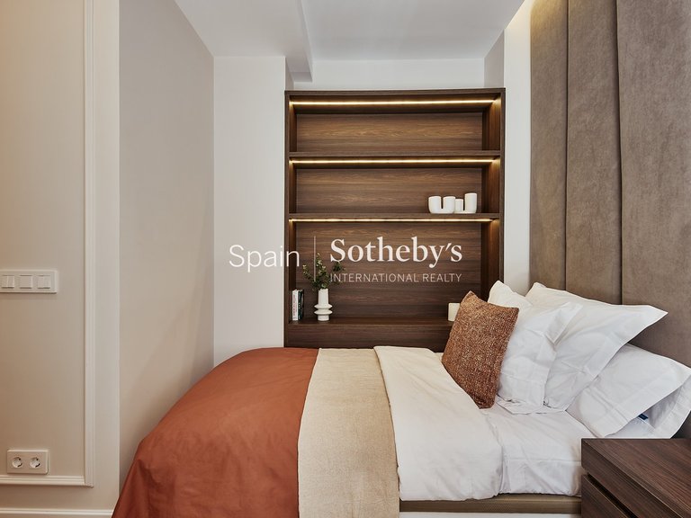Apartment for Sale in Madrid, Madrid 18