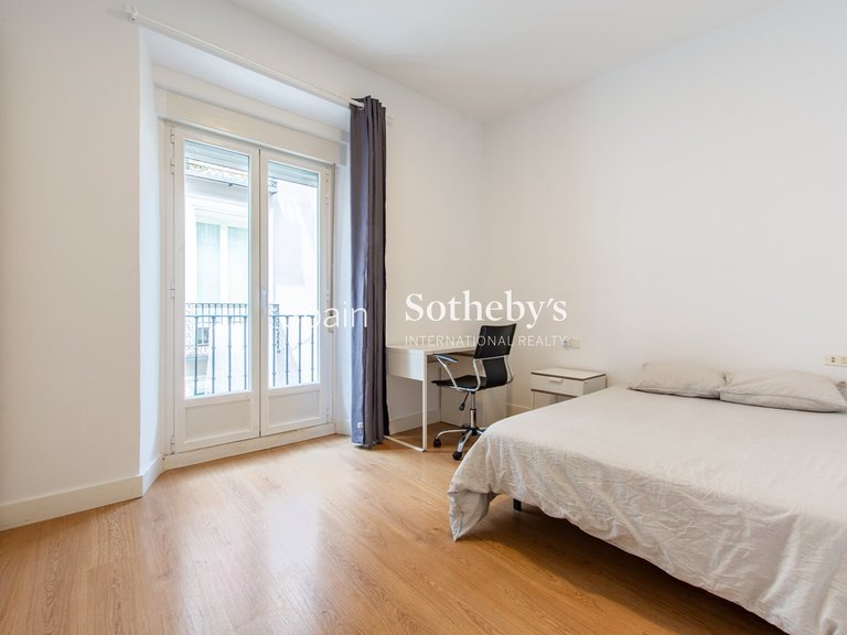 Apartment for Sale in Madrid, Madrid 18