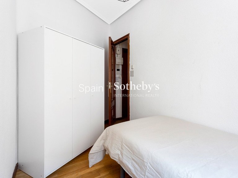 Apartment for Sale in Madrid, Madrid 11