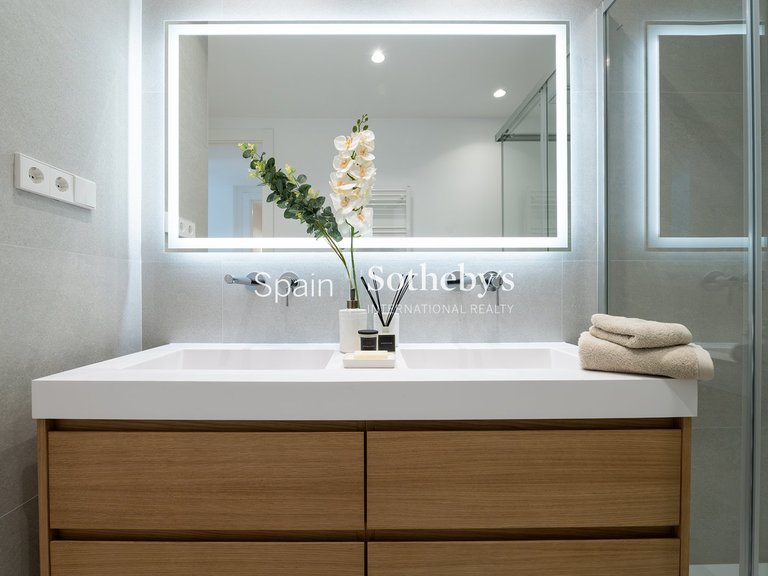 Apartment for Sale in Madrid, Madrid 16