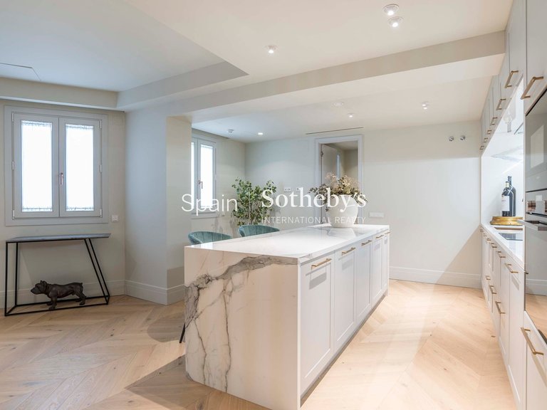 Apartment for Sale in Madrid, Madrid 18