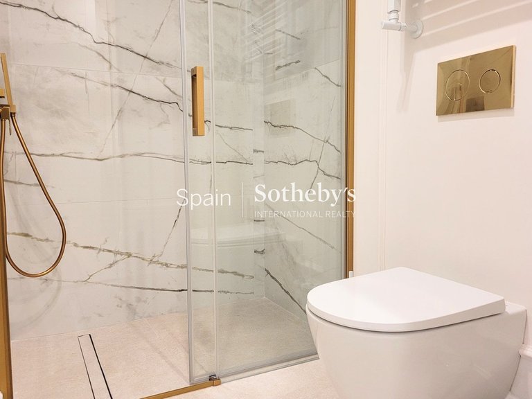 Apartment for Sale in Madrid, Madrid 18