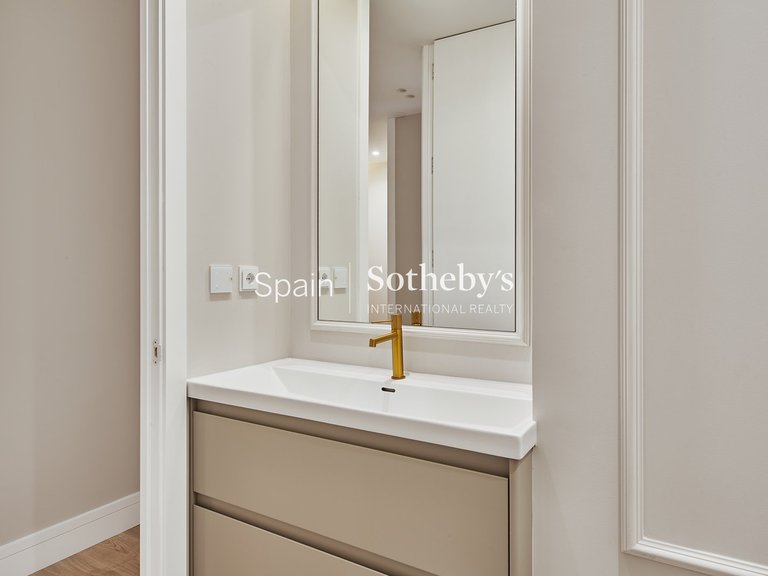 Apartment for Sale in Madrid, Madrid 32