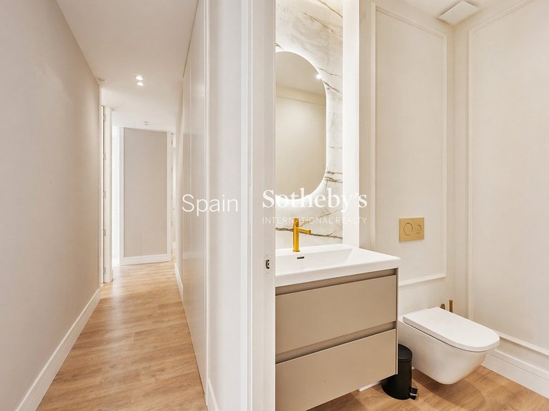 Apartment for Sale in Madrid, Madrid 18