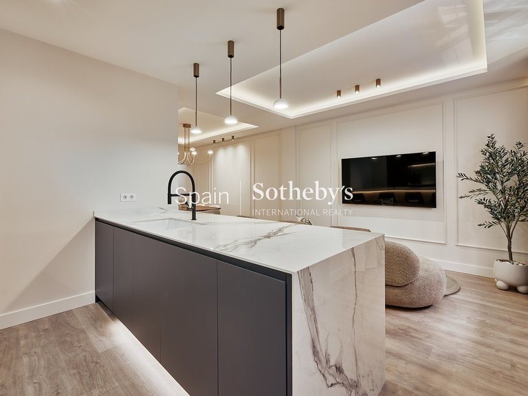 Apartment for Sale in Madrid, Madrid 18