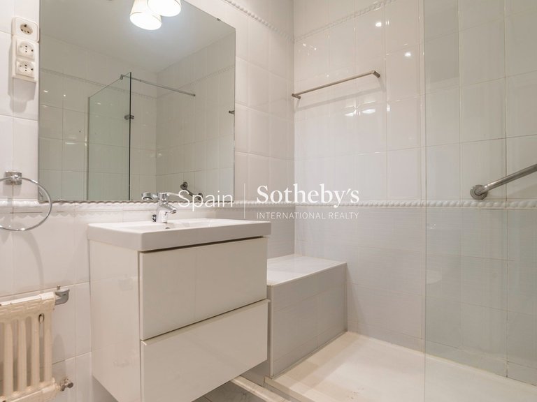 Apartment for Sale in Madrid, Madrid 11
