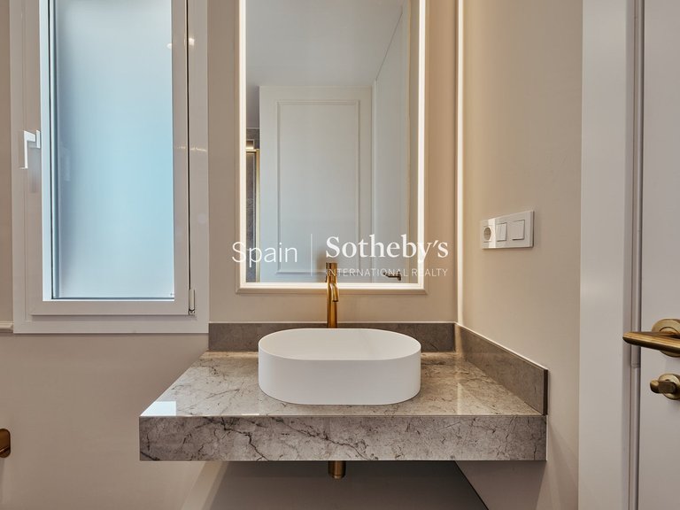 Apartment for Sale in Madrid, Madrid 18