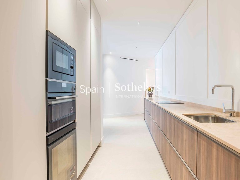 Apartment for Sale in Madrid, Madrid 18