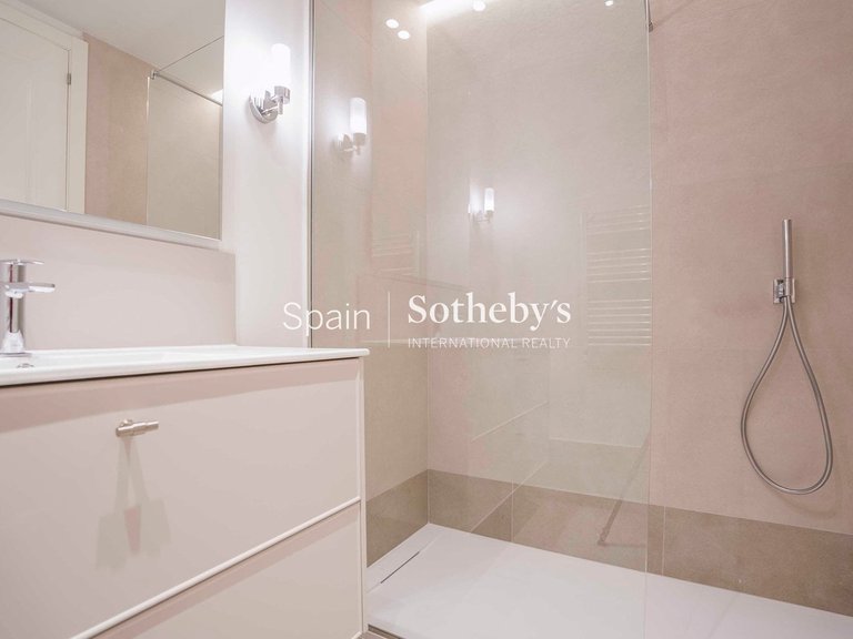 Apartment for Sale in Madrid, Madrid 27