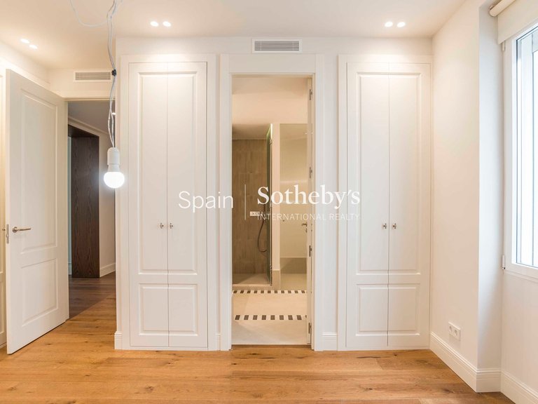 Apartment for Sale in Madrid, Madrid 18