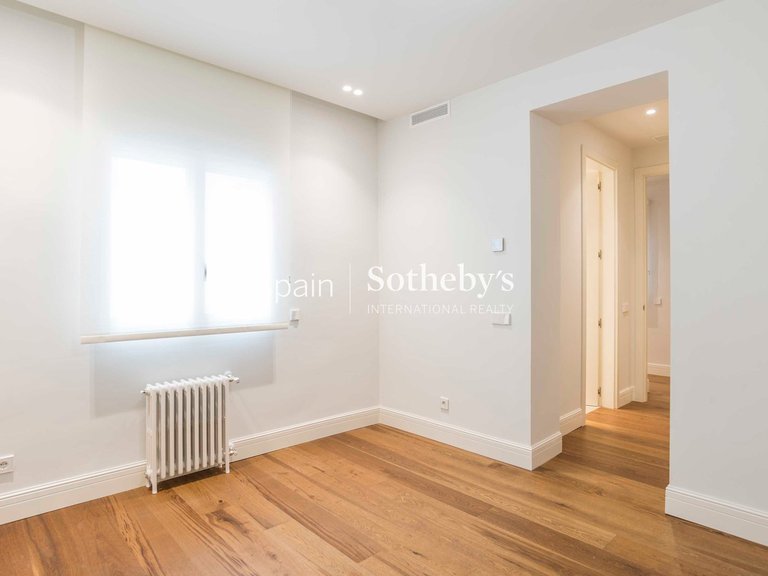 Apartment for Sale in Madrid, Madrid 16