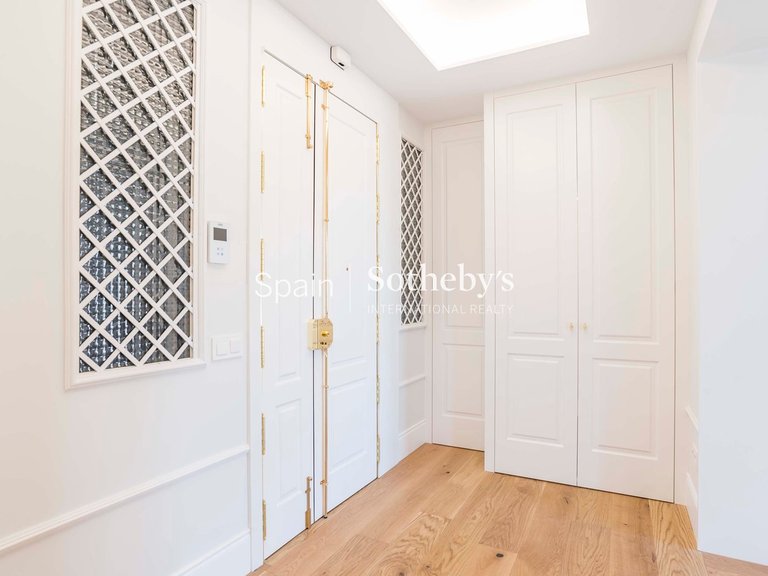 Apartment for Sale in Madrid, Madrid 18