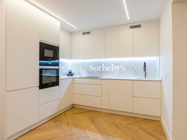 Apartment for Sale in Madrid, Madrid 16