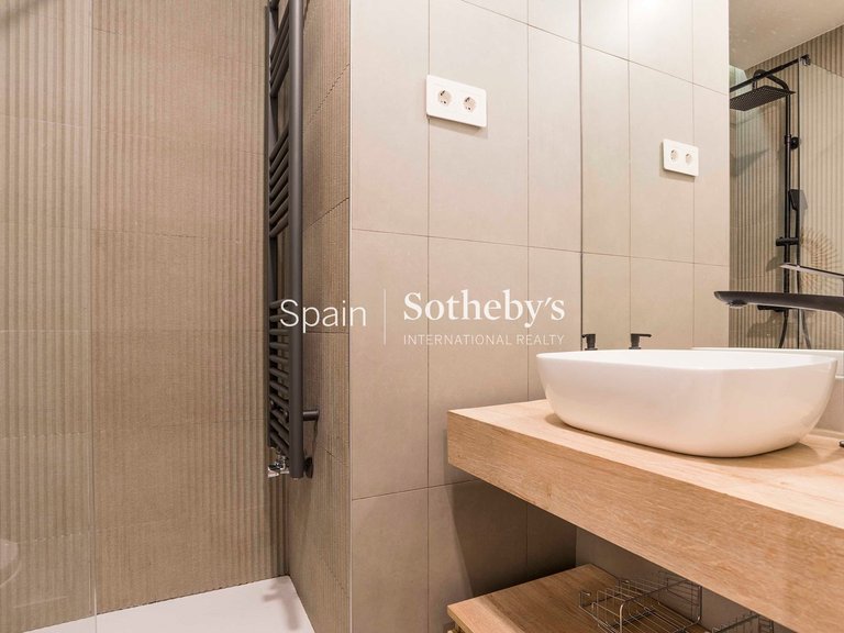 Apartment for Sale in Madrid, Madrid 18