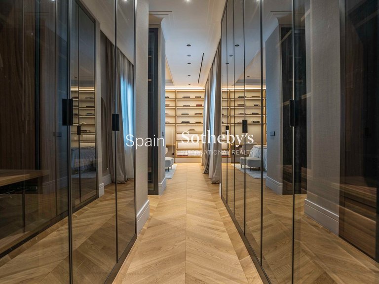 Apartment for Sale in Madrid, Madrid 18