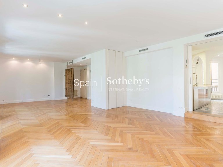 Apartment for Rent in Madrid, Madrid 5