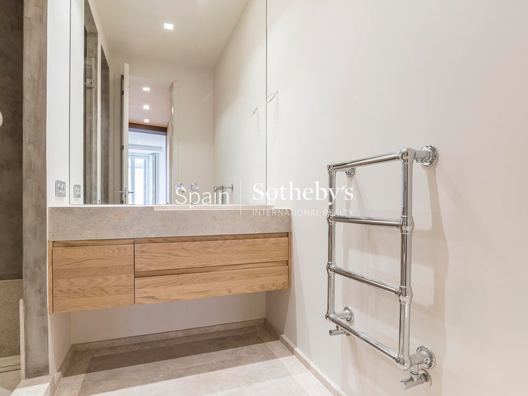 Apartment for Sale in Madrid, Madrid 18
