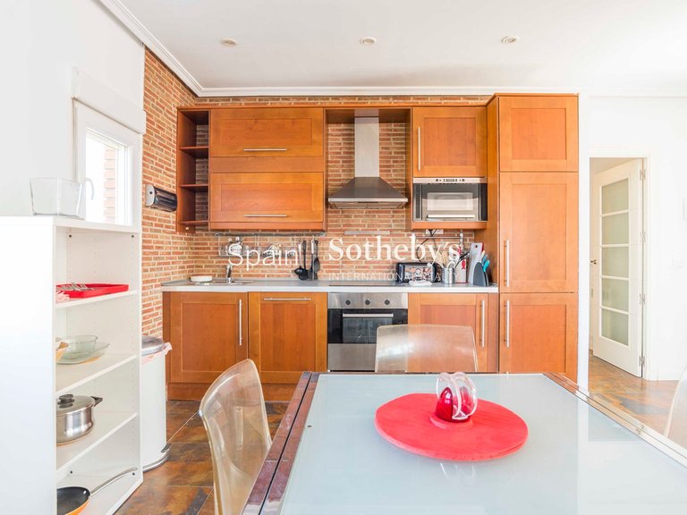 Penthouse for Rent in Madrid, Madrid 17