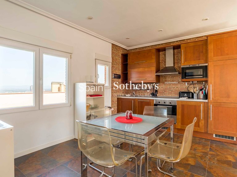 Penthouse for Rent in Madrid, Madrid 18