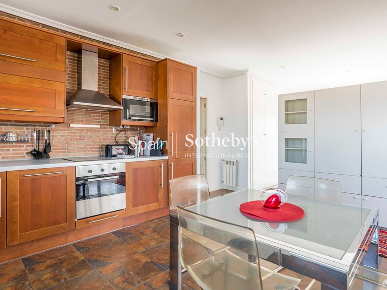 Penthouse for Rent in Madrid, Madrid 16