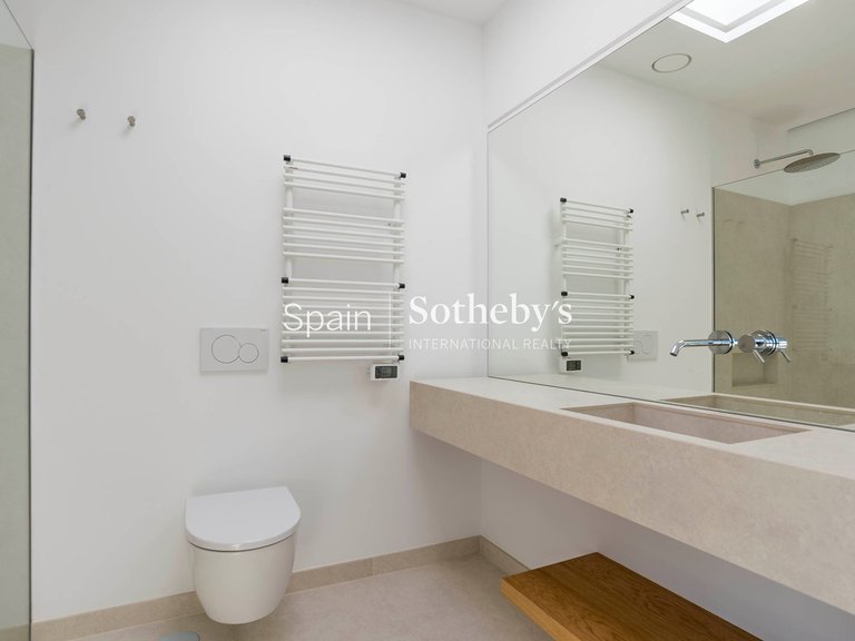 Town House for Rent in Madrid, Madrid 18