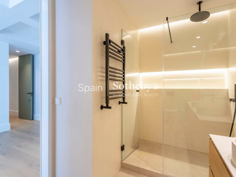 Apartment for Sale in Madrid, Madrid 42
