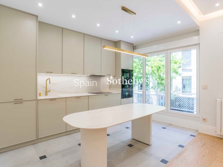 Apartment for Sale in Madrid, Madrid 5