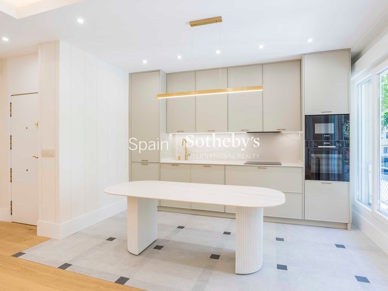 Apartment for Sale in Madrid, Madrid 17